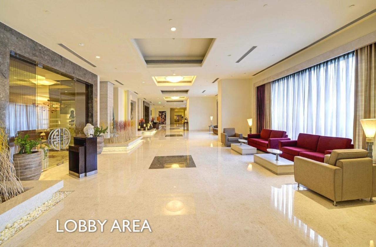 Radisson Blu Bengaluru Outer Ring Road Hotel Exterior foto